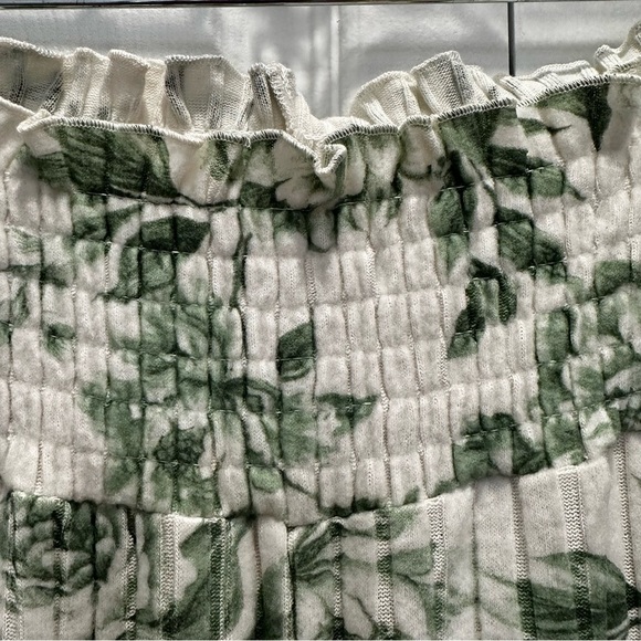 NEW CHASER Rose Print Toile Flare Leg Pull-on Pants Smocked Waist Size Small - Picture 4 of 9